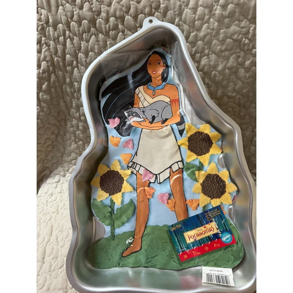 Lot of 5 Vintage Wilton Aluminum Character Cake Pans 1990 Disney Pooh Pocahontas